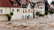 Hochwasser in einem Wohngebiet